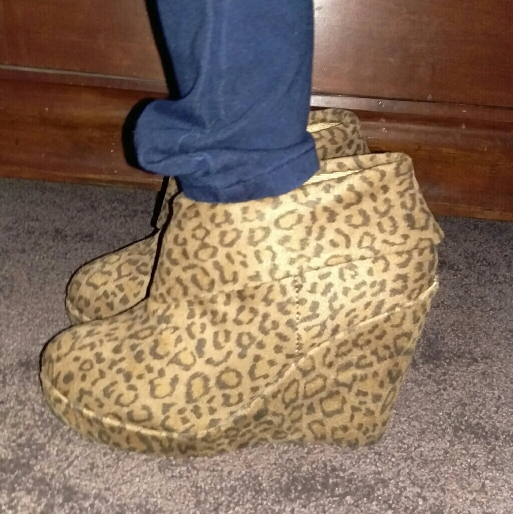 Shoes - Picture 4 of 4